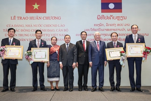 Đảng, Nhà nước Lào trao Huân chương tặng lãnh đạo, cán bộ Mặt trận Tổ quốc, Ban Dân vận Trung ương